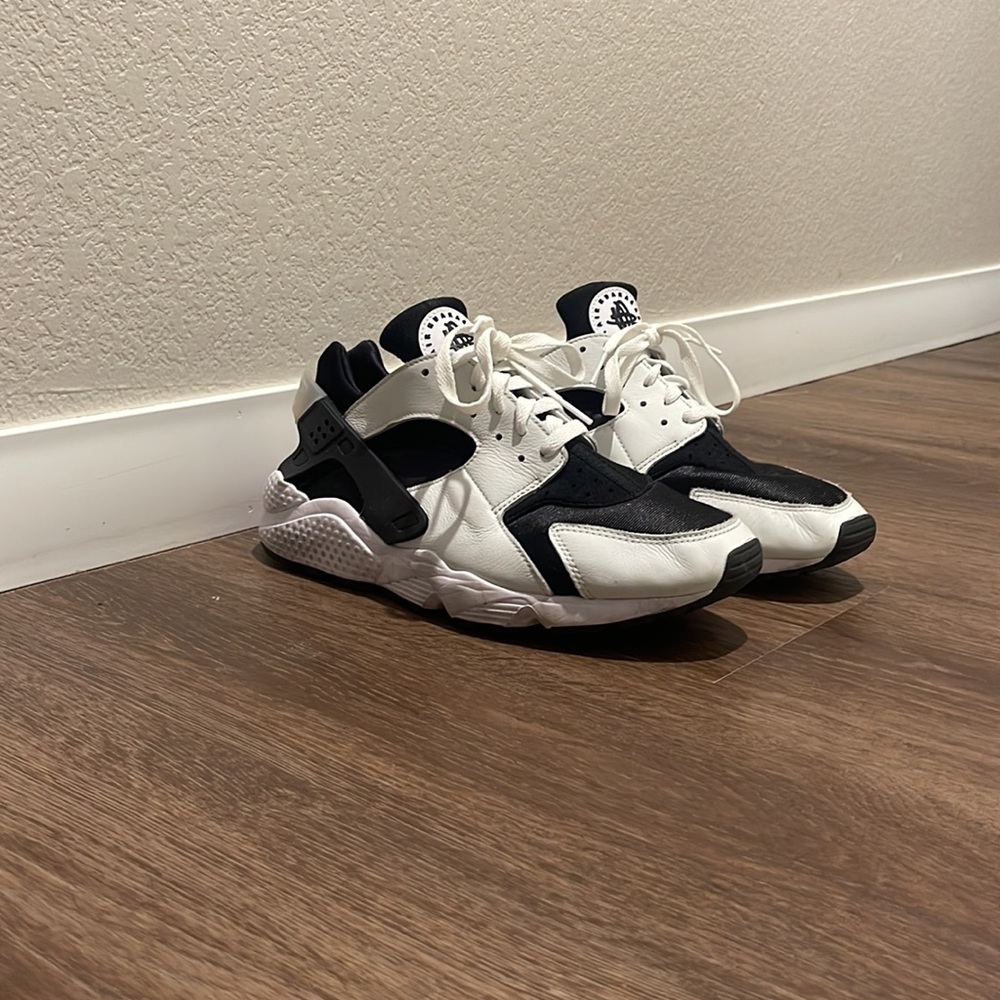 Nike Huraches - Picture 2 of 3